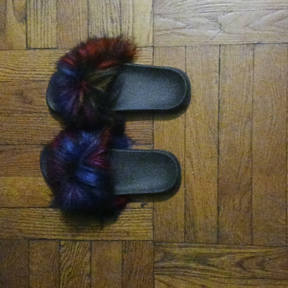 Fur slippers